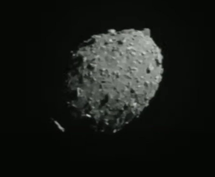 Erdvėlaivį į asteroidą sudaužiusi NASA skelbia apie naują erą Žemės gynyboje