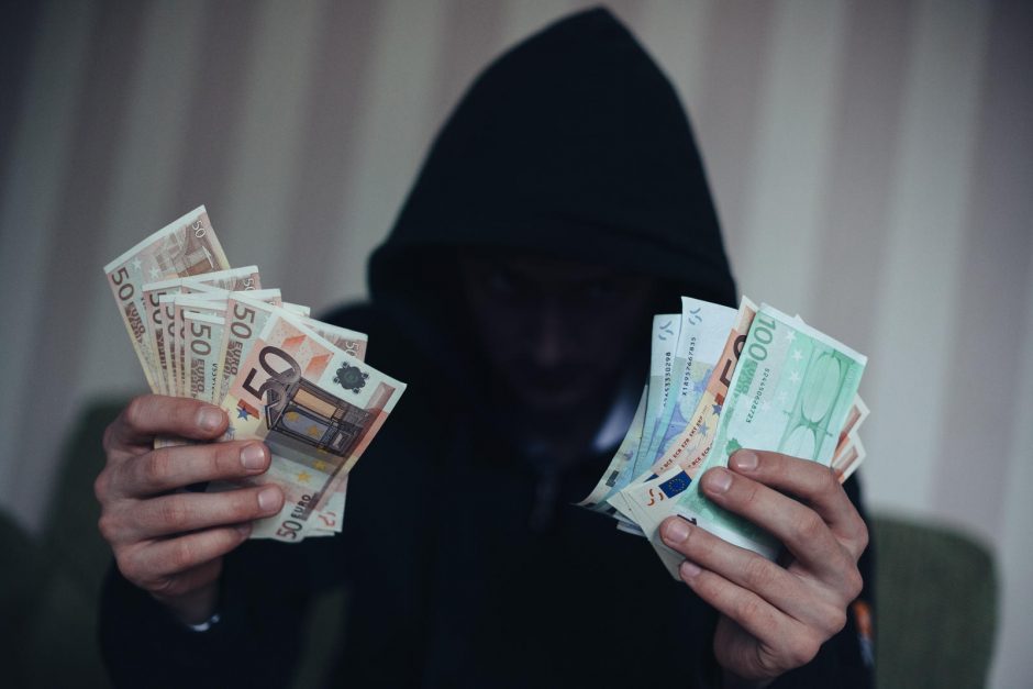 Sukčiai iš vilnietės pavogė beveik 9 tūkst. eurų