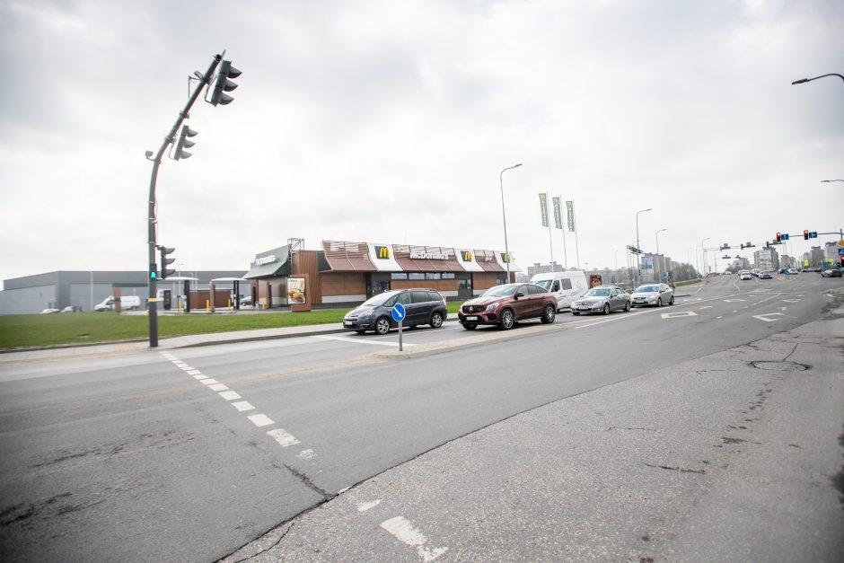 Savivaldybė apie automobilių spūstis prie „McDonald‘s“: ieškoma sprendimų