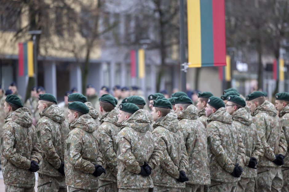 Lietuvos kariai už 22,5 tūkst. eurų įsigis naujų drabužių komplektų