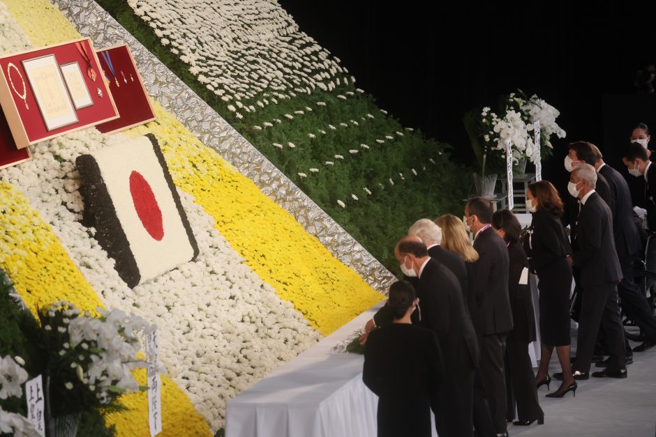 Japonijoje vyksta nužudyto ekspremjero Sh. Abe laidotuvės