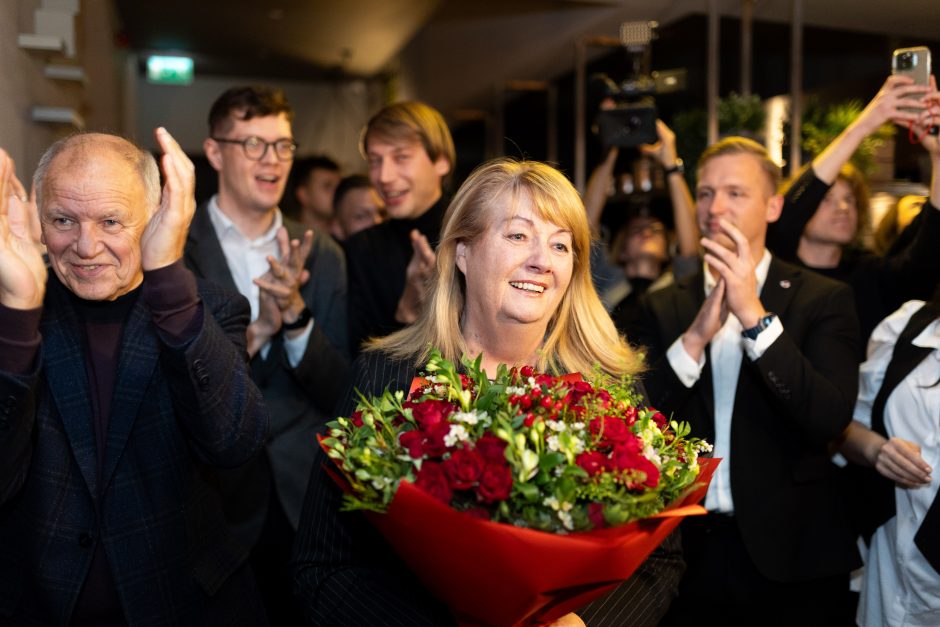 Socialdemokratai švenčia pergalę: plojimais pasitikta V. Blinkevičiūtė susigraudino