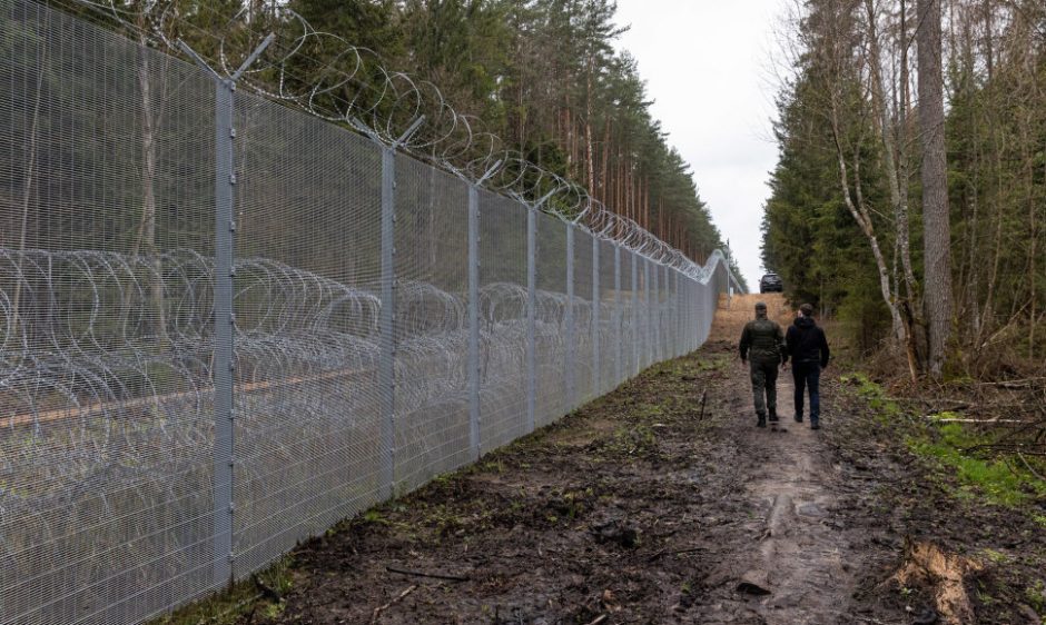 Pasienyje su Baltarusija apgręžti devyni migrantai