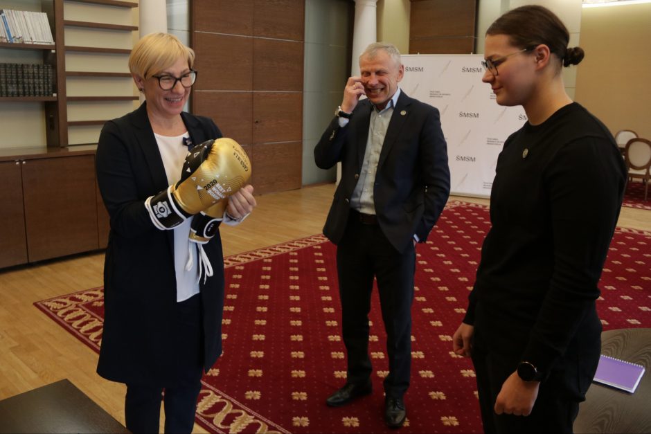Ministrė sveikino Pasaulio moterų bokso čempionę G. Stonkutę