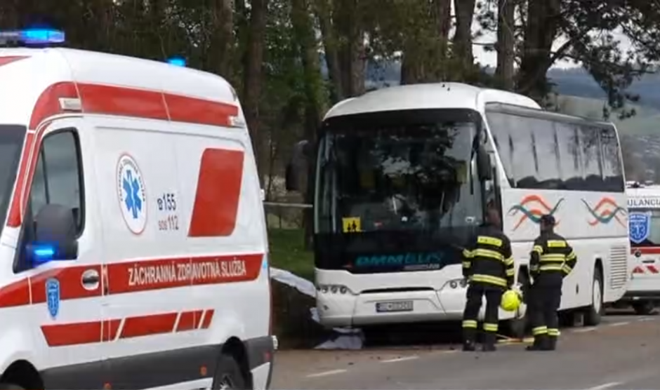 Tragiška nelaimė: nuriedėjęs autobusas užmušė tris merginas 