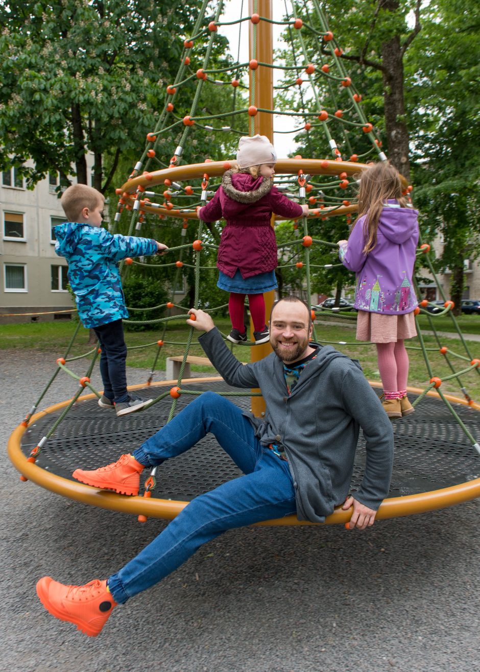 S. Urbonas: tėtis auginant vaiką – ne tik mamos padėjėjas