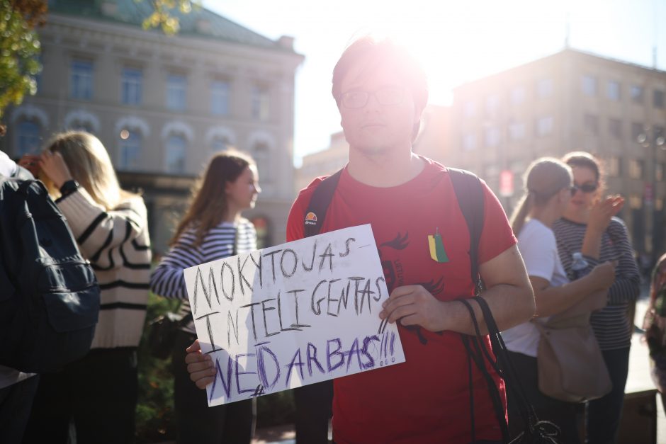 Nacionalinė švietimo agentūra: streikuoja per 2 tūkst. mokytojų, daugiausia – Klaipėdoje