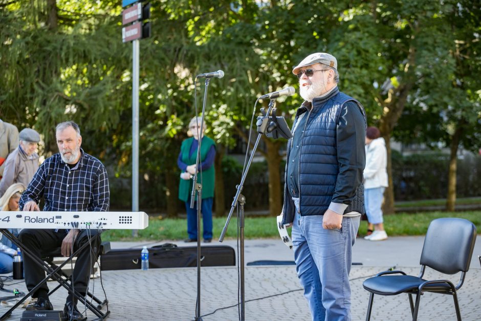 Vilniuje atidaryta poeto S. Gedos vardo alėja