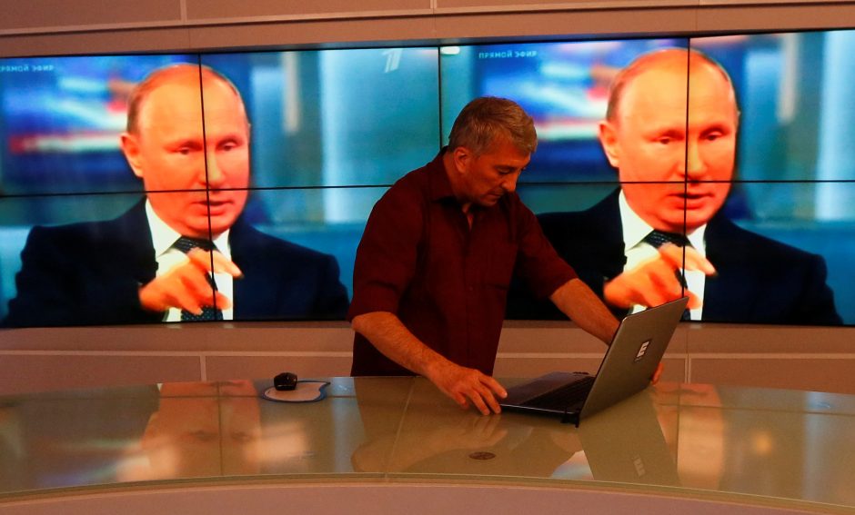 Krentant V. Putino populiarumui, Rusija pristato naują prezidento šou