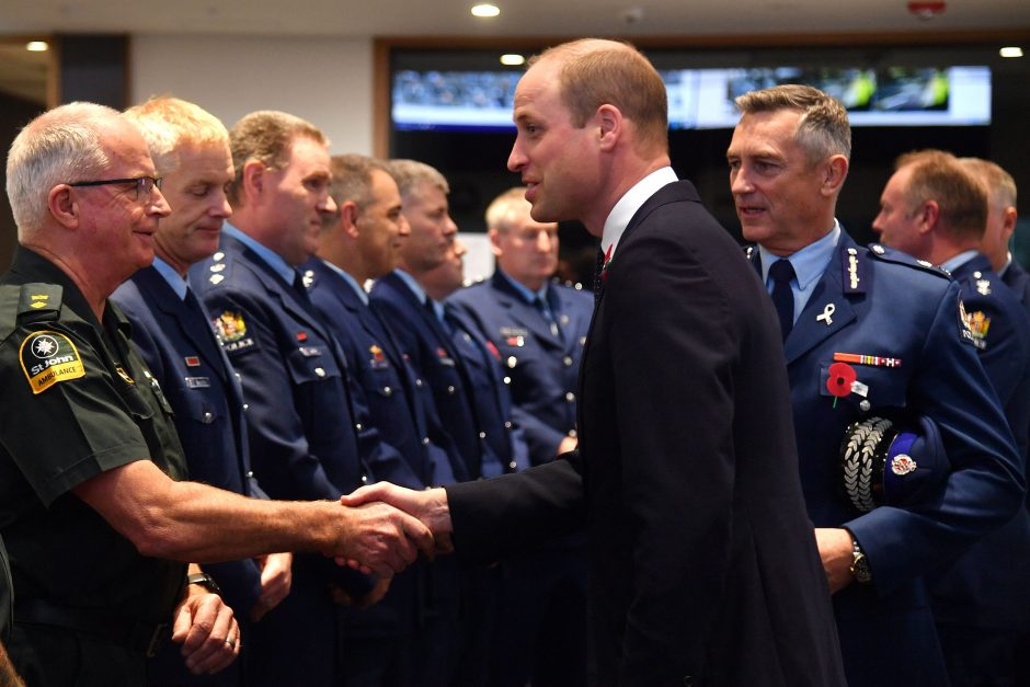 Naujojoje Zelandijoje po atakų mečetėse lankosi princas Williamas