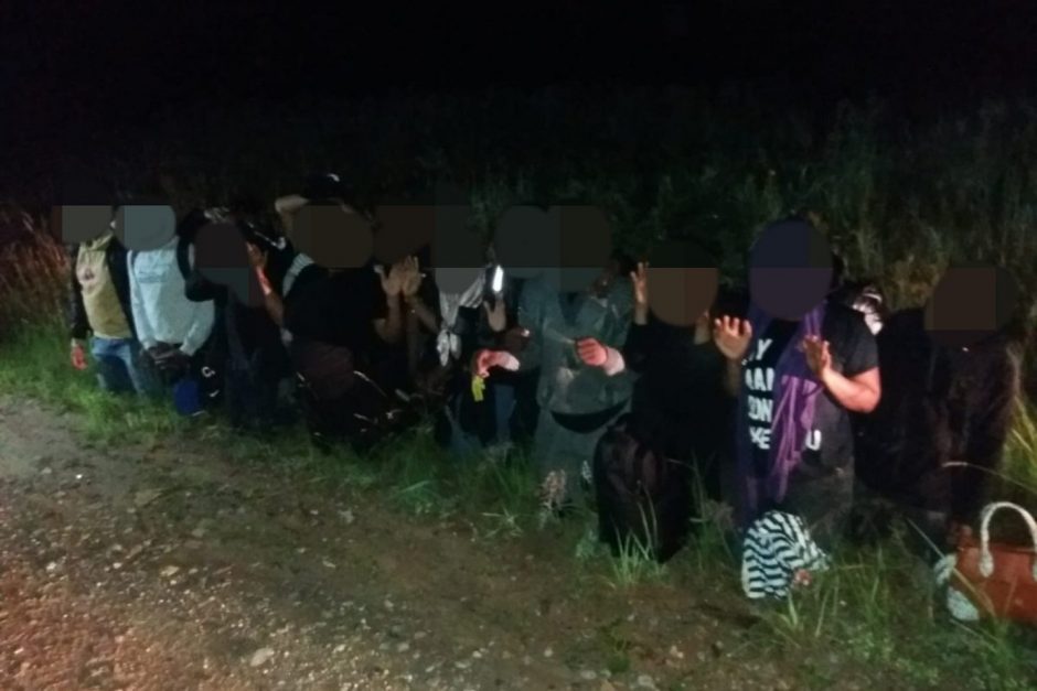 Pasieniečiai į Lietuvą draudžiamose vietose neleido patekti beveik šimtui migrantų