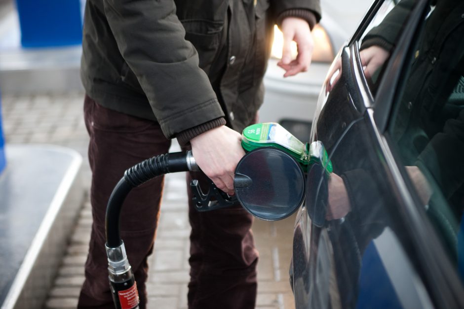 Per mėnesį benzinas degalinėse pabrango 6 proc., brango ir kiti degalai