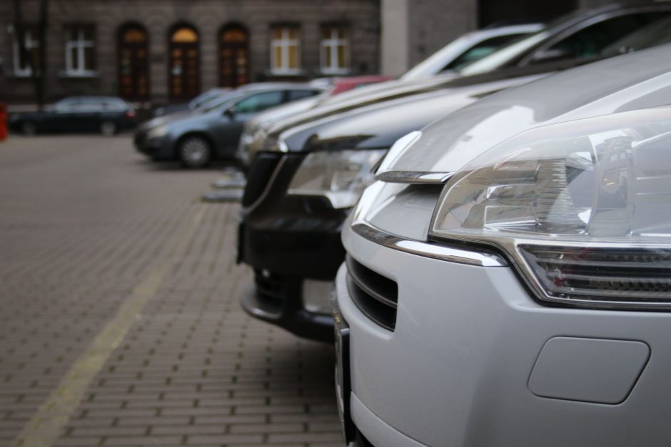 FNTT: automobilių prekeiviai nuslėpė per 145 tūkst. eurų PVM