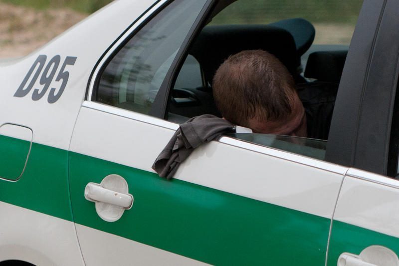 Girti vairuotojai šėlo Klaipėdoje: vienas trenkėsi į apšvietimo stulpą