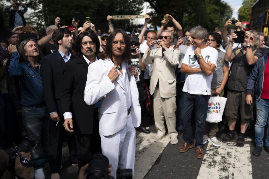 „The Beatles“ gerbėjai paminėjo legendinio „Abbey Road“ albumo viršelio jubiliejų