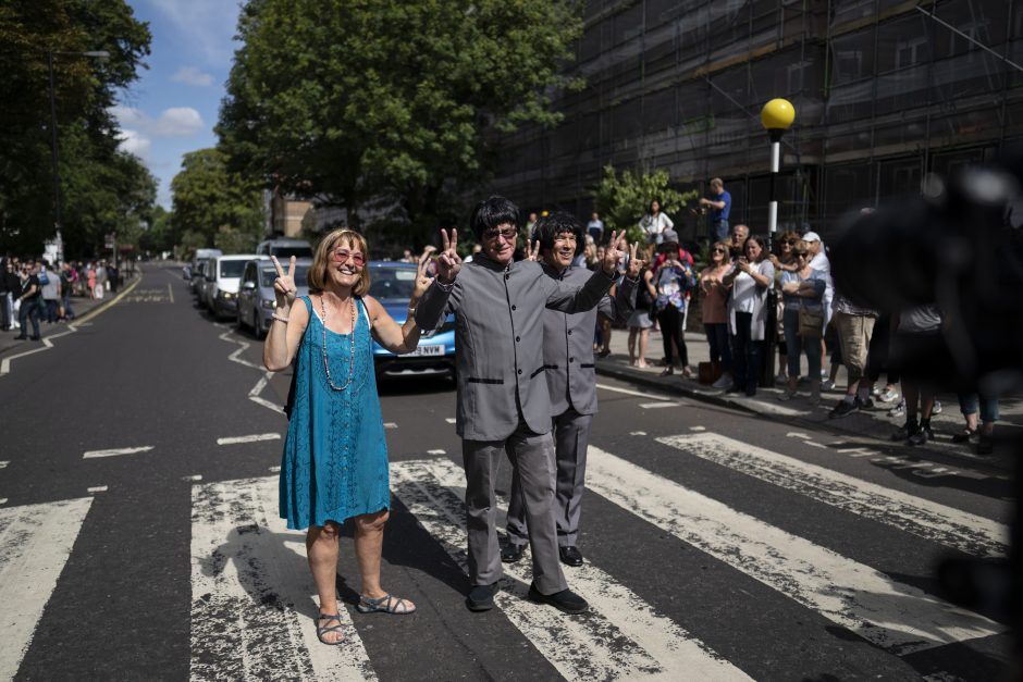 „The Beatles“ gerbėjai paminėjo legendinio „Abbey Road“ albumo viršelio jubiliejų