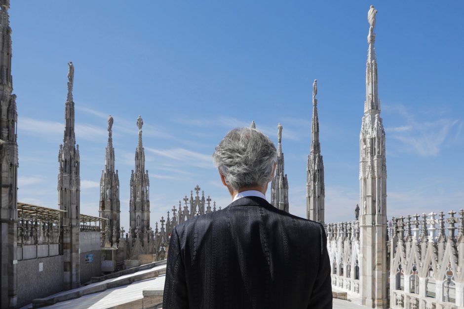 Milijonai žmonių stebėjo A. Bocelli pasirodymą tuščioje Milano katedroje