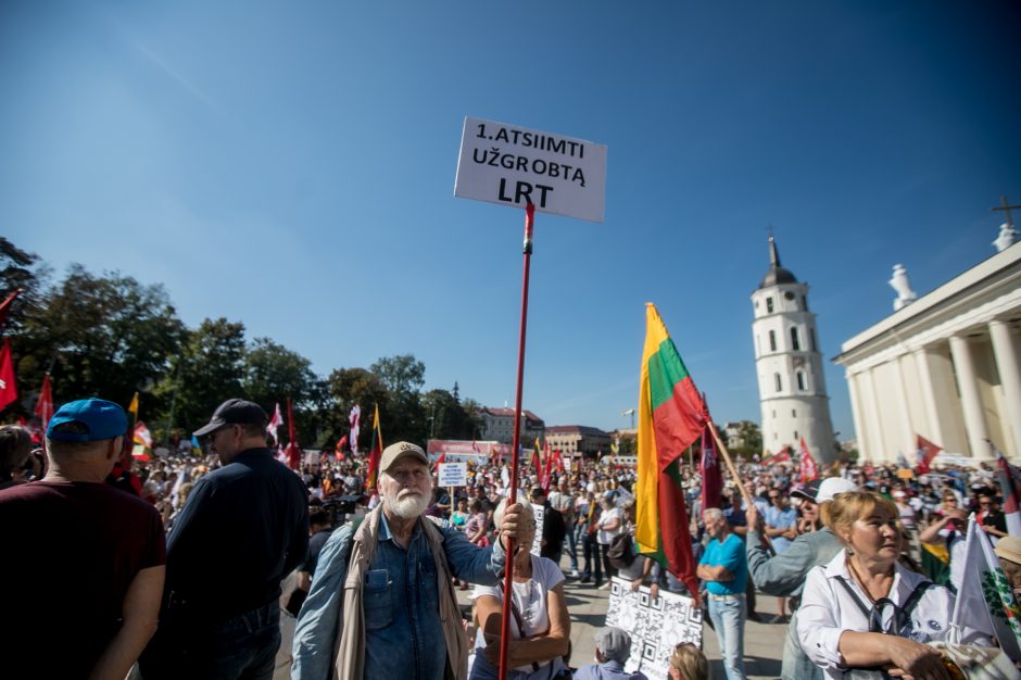 Mitinguotoja: turiu tris vaikus, per prievartą „subadė“ mano studentą