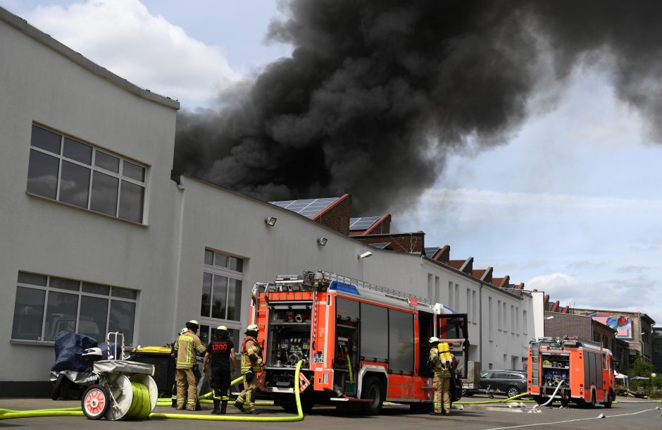 Berlyne užsidegė prekybos centras, dūmai matyti už kelių kilometrų