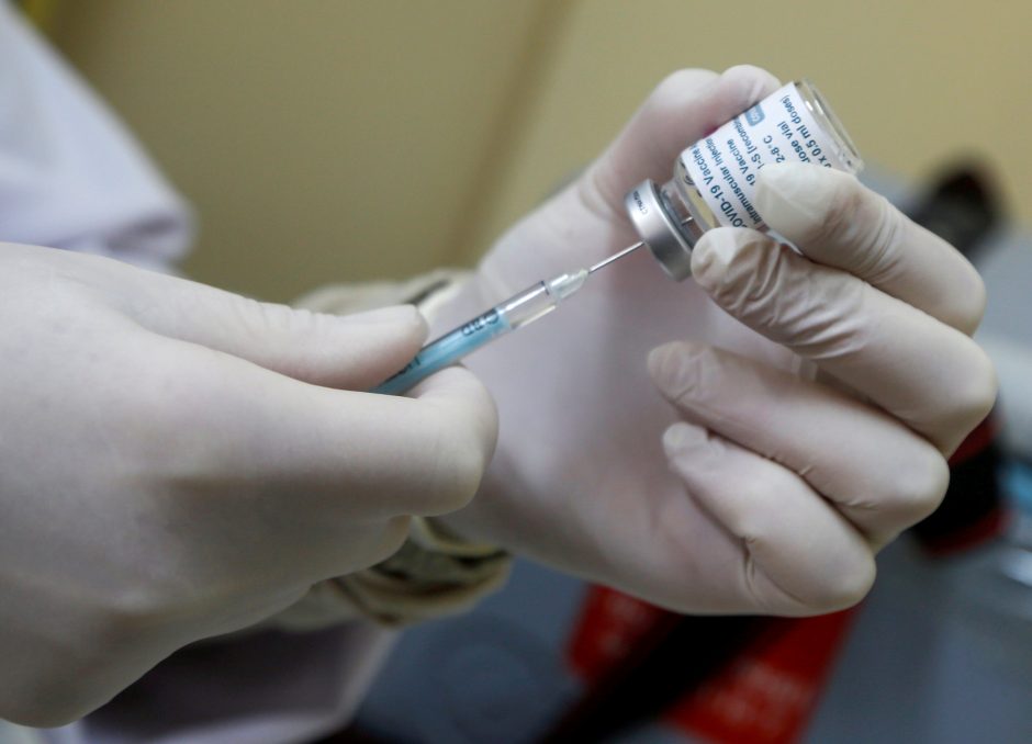 Latvija atidarė didelius skiepijimo centrus ir tikisi spartinti vakcinavimą
