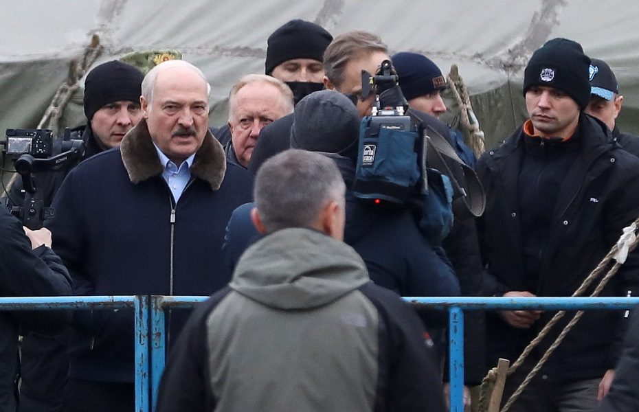 A. Lukašenka apsilankė migrantų centre: skelbiama, kad žmonės jį pasitiko plojimais