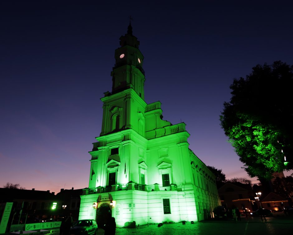 Minint Organų donorystės ir transplantacijos dieną Kauno rotušė nušvito žalia spalva