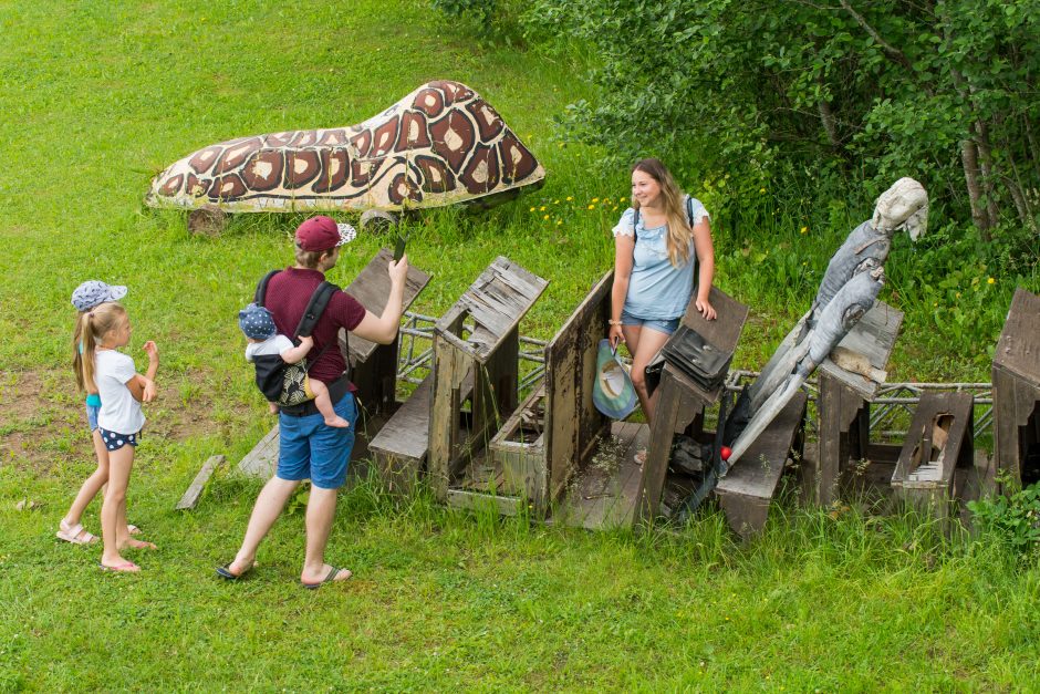 Keistų eksponatų parkas dovanoja nemokamų pramogų