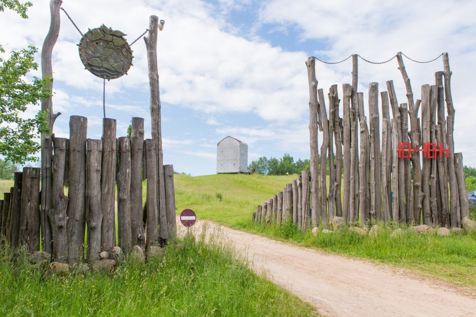 Keistų eksponatų parkas dovanoja nemokamų pramogų