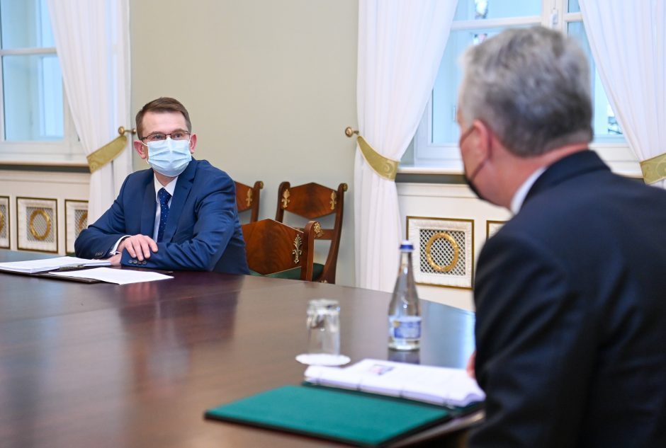 G. Nausėdos patarėja: prezidentas dar laukia efektyvių A. Dulkio sprendimų dėl pandemijos valdymo