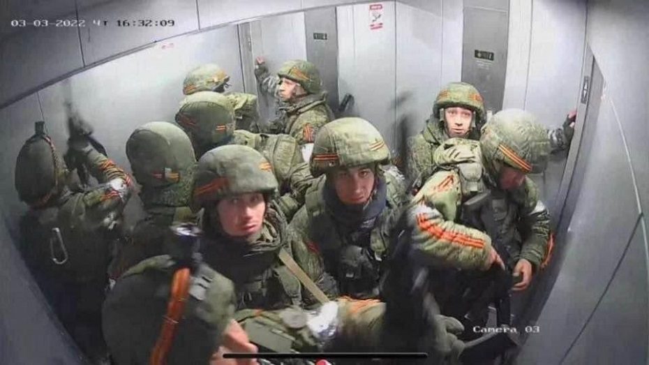 Ukrainiečiai telkiasi išmonę: lifte įkalino rusų karius