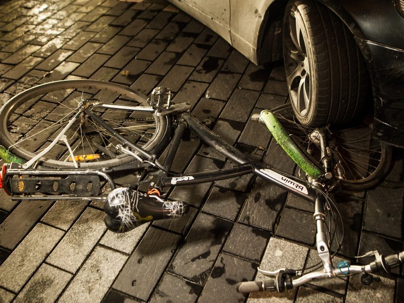 Klaipėdoje partrenkta dviratininkė: prireikė medikų pagalbos