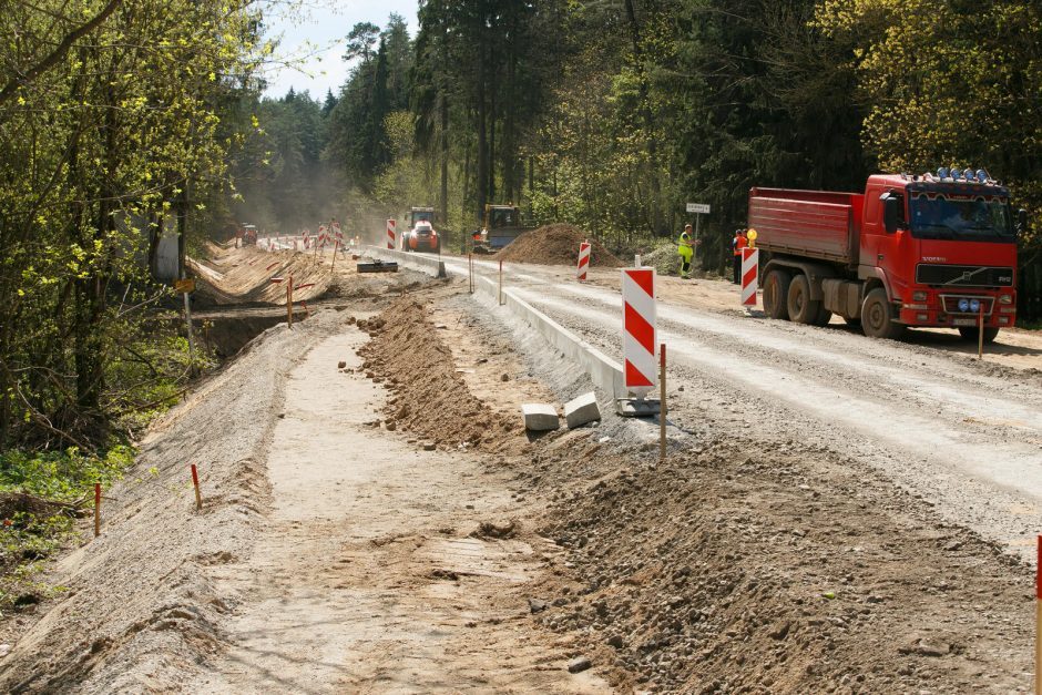 Išrinkti Trakų ir Kelmės rajonų merai planuoja pirmuosius darbus – imsis kiemų ir kelių