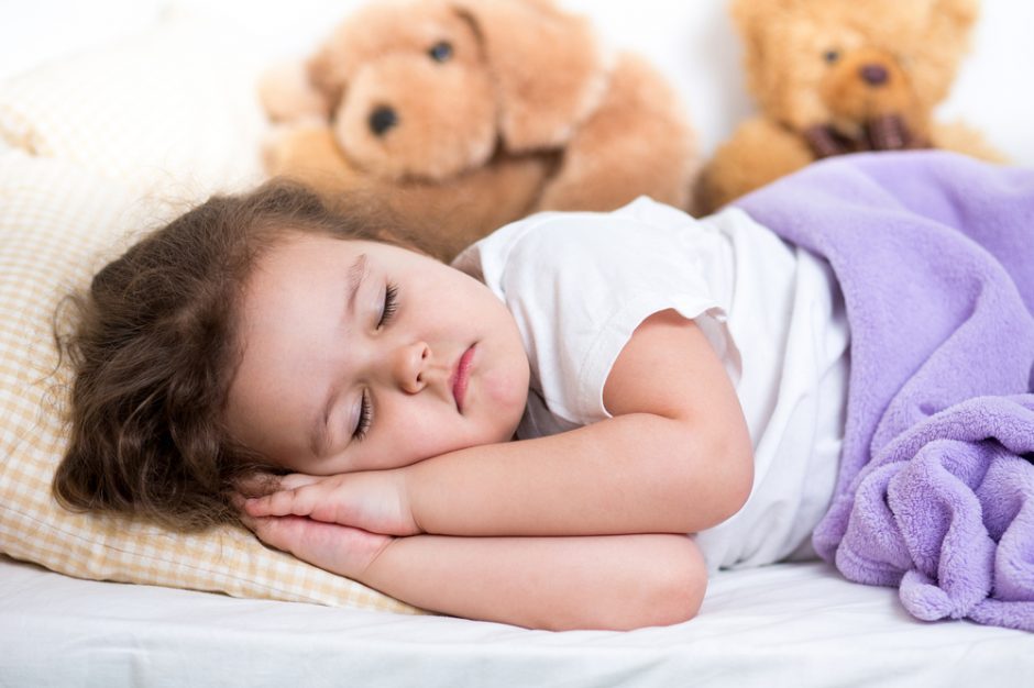 Ramus vaikų miegas – kokie veiksniai jį trikdo?