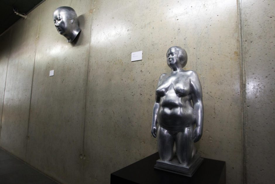 Per skulptūrą – moteriškumo visumos paieškos