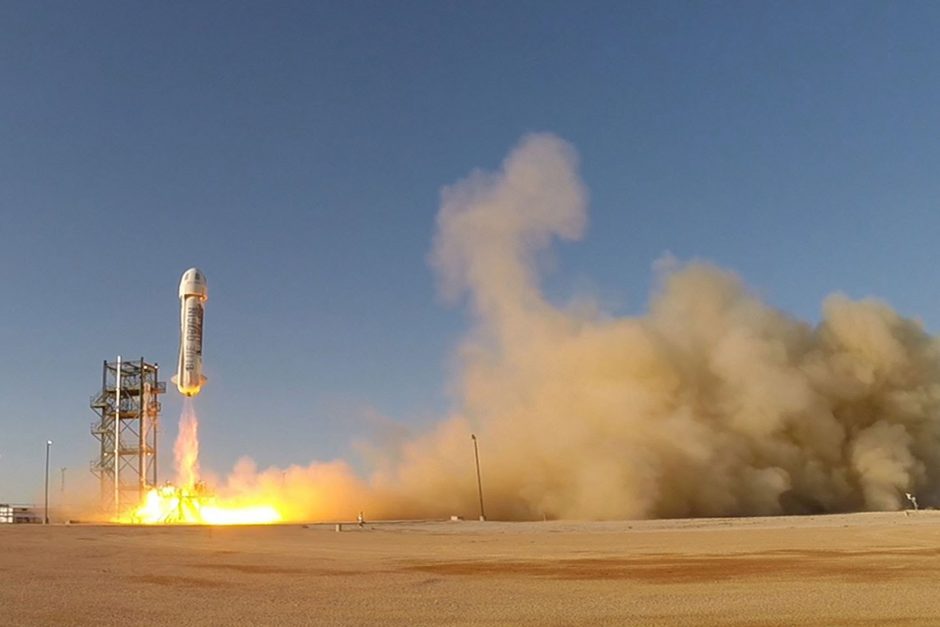 „Amazon“ įkūrėjo kosminė kompanija sėkmingai nutupdė raketą 