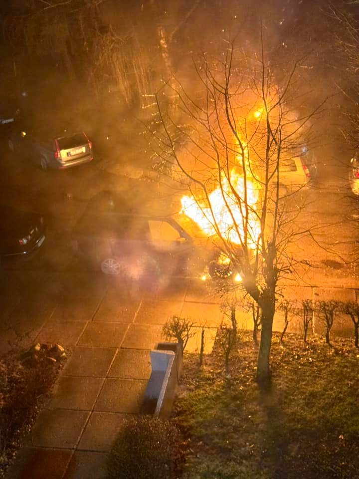 Vidurnakčio gaisras Šilainiuose: visureigis virto ugnies fakelu, įtariamas padegimas