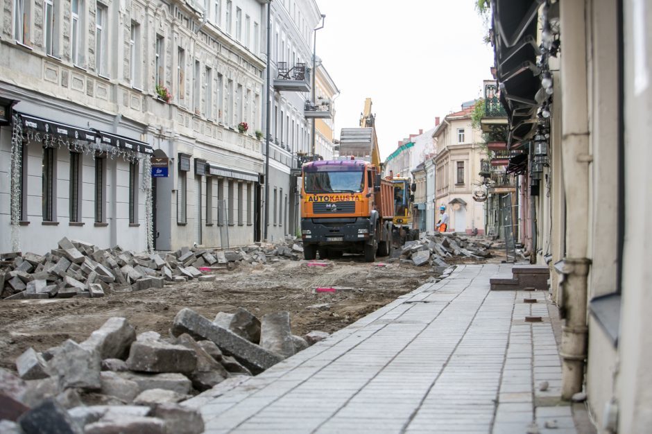 Aistros dėl uždarytos Vilniaus gatvės: ragina atleisti verslininkus nuo miesto mokesčių