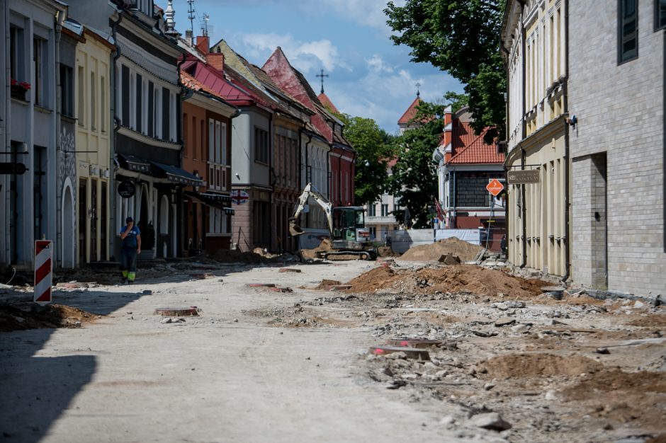 Vilniaus gatvės rekonstrukcija pažėrė pirmuosius lobius: rastos XVII a. monetos