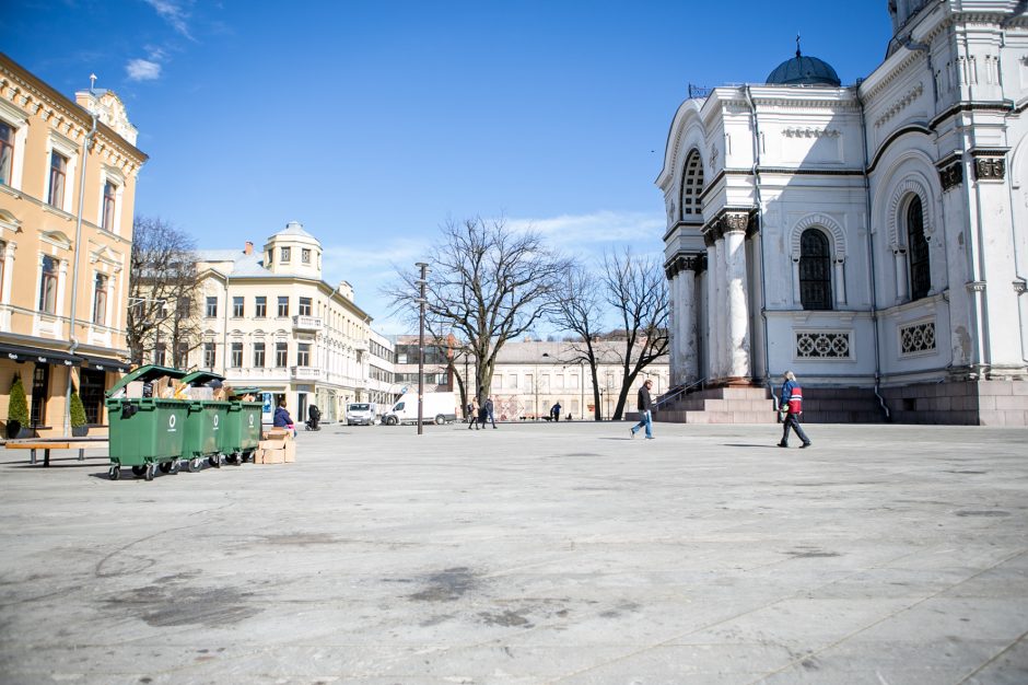 Neatsakingumo viršūnė: po mugės – prišnerkštas naujasis Laisvės alėjos grindinys