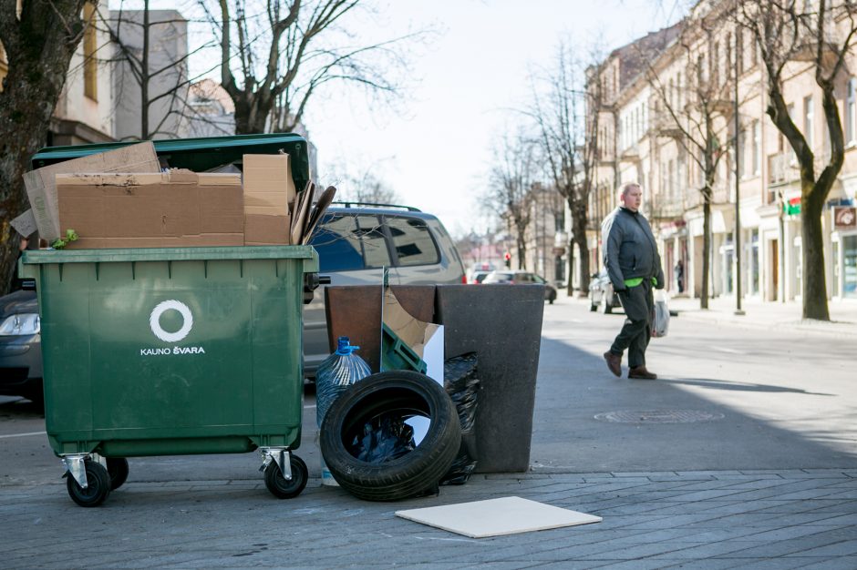 Neatsakingumo viršūnė: po mugės – prišnerkštas naujasis Laisvės alėjos grindinys