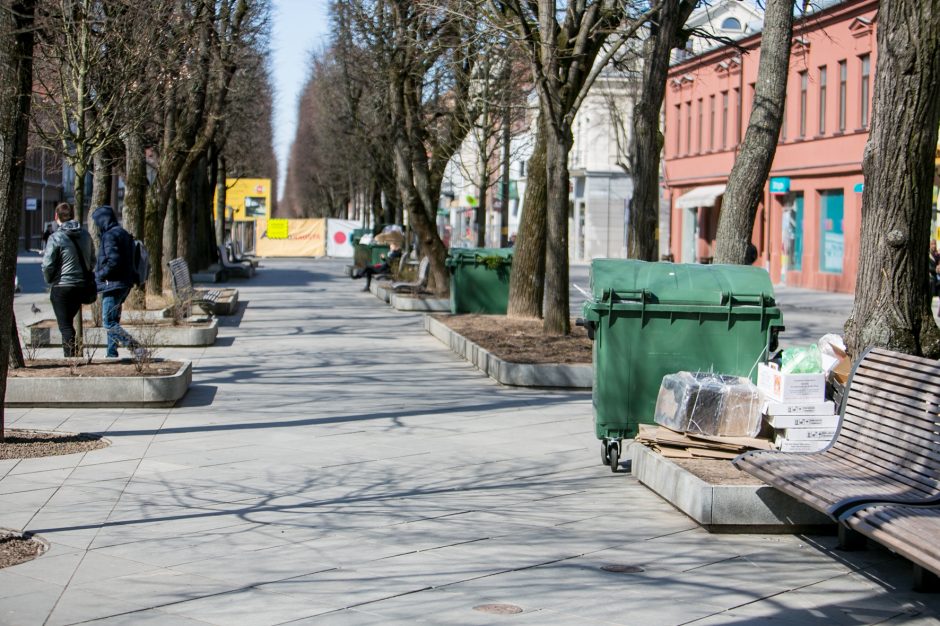 Neatsakingumo viršūnė: po mugės – prišnerkštas naujasis Laisvės alėjos grindinys