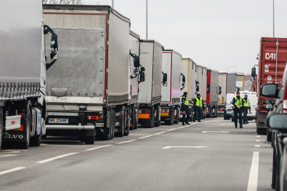 Ar bus uždaryti sausumos maršrutai kroviniams į Rusiją ir Baltarusiją?