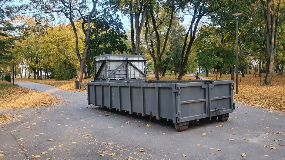 Kauniečių smalsumą sužadino Ramybės parke atsiradęs konteineris