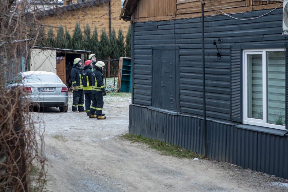 Spustelėjus šaltukui – ir vėl bėdos dėl kaminų: ugniagesiai skubėjo į Aleksotą