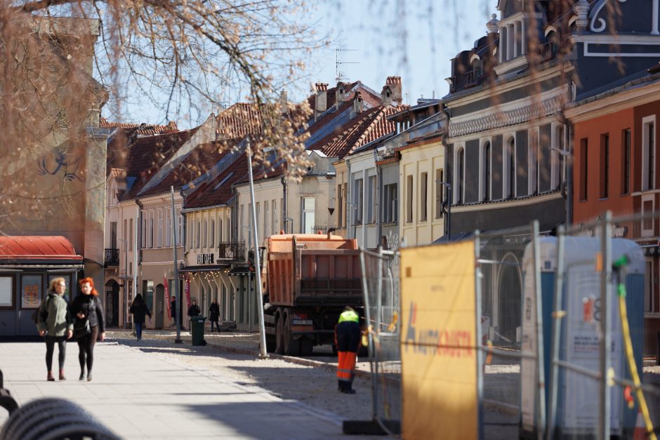 Senamiestyje įrenginėjama pavyzdinė grindinio atkarpa