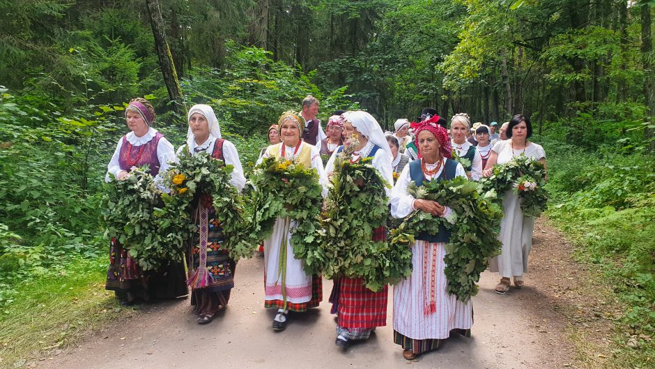 Į Rumšiškes subūrė Žolinių šventė: stebino puokščių gausa