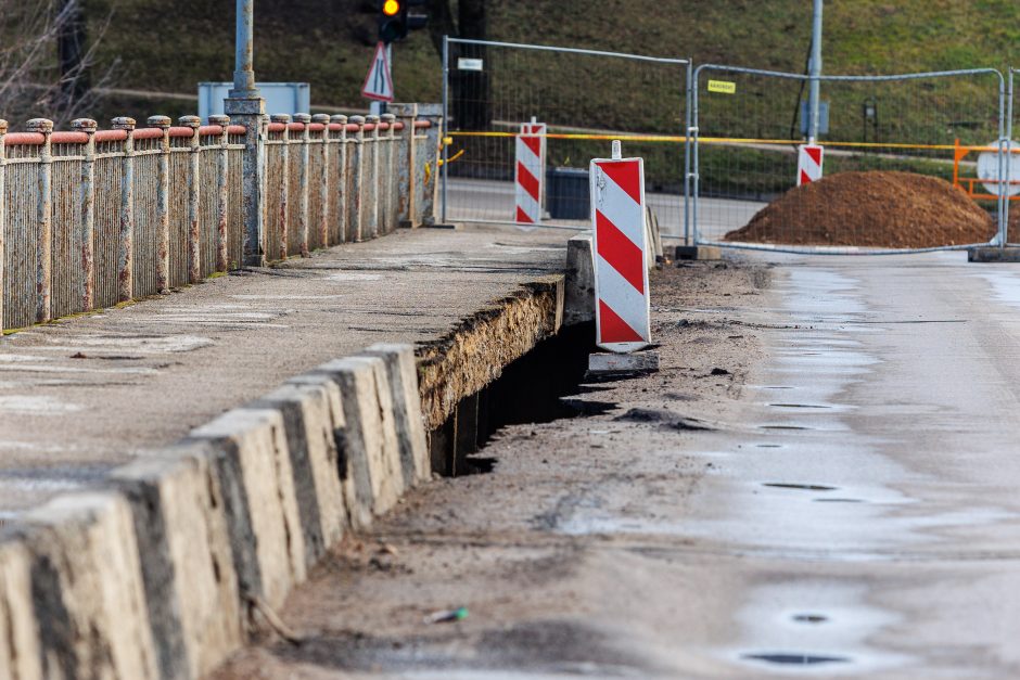 Ministerija iš Kelių direkcijos reikalauja atsakymų dėl įgriuvusio Kėdainių tilto
