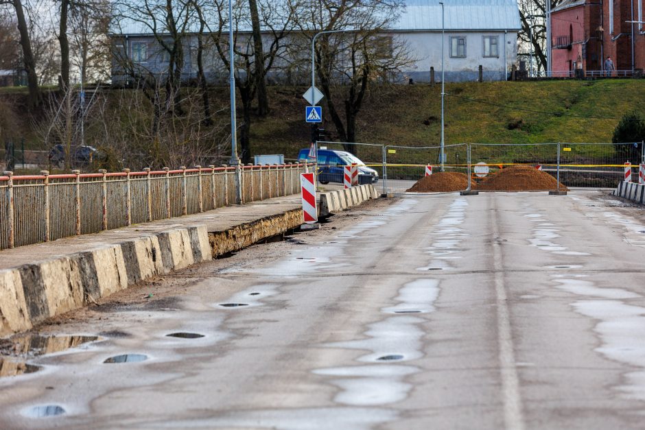 Kėdainiuose įgriuvusį tiltą vertins komisija, greičiausias sprendimas – laikinas tiltas