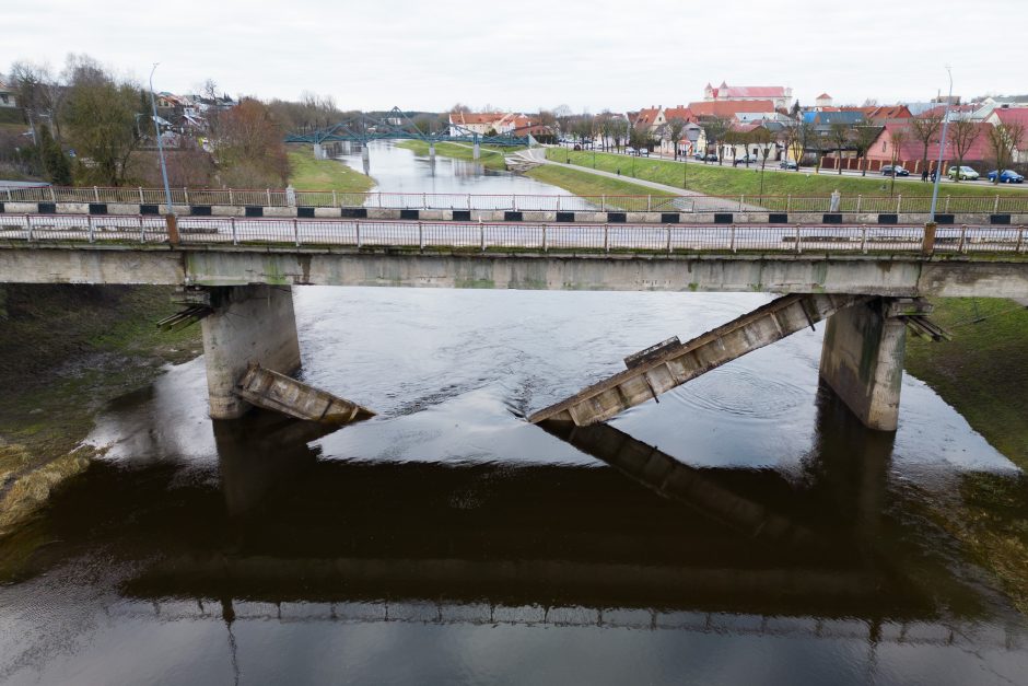 Kėdainiuose įgriuvusį tiltą vertins komisija, greičiausias sprendimas – laikinas tiltas