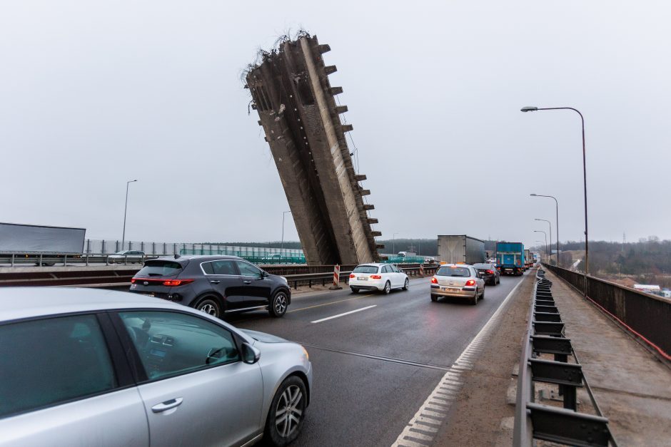 Vairuotojai, dėmesio: dėl Kleboniškio tilto griūties naktimis uždaromas A1 kelias